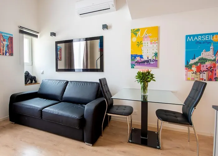 Central Lamartine Flat - Brand New
